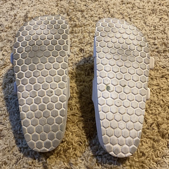 Shiny White cat and jack sandals - Picture 2 of 4